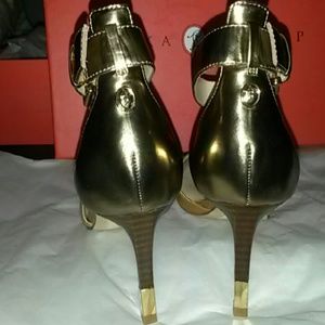 Ivanka Trump Shoes - Ivanka Trump Fabin (8M) Multi Leather (New w/ box) Ivanka Trump Shoes - Ivanka Trump Fabin (8M) Multi Leather (New w/ box)