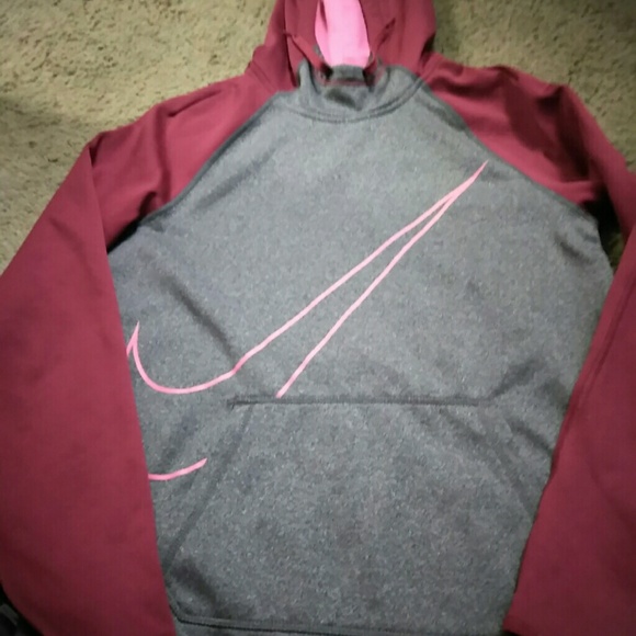 WOMANS NIKE DRIFIT HOODED SWEATSHIRT