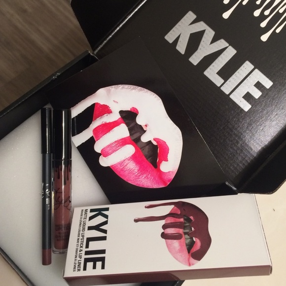 KYLIE MATTE LIQUID LIPSTICK (LOVEBITE)