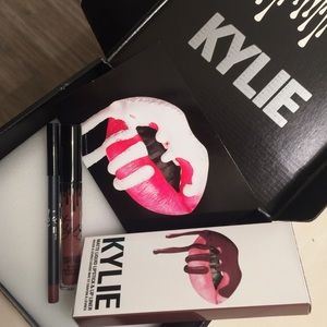 KYLIE MATTE LIQUID LIPSTICK (LOVEBITE)