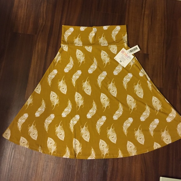 Size M LulaRoe Azure skirt NWT