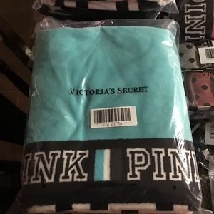 BNWT PINK Victoria's Secret Aqua cozy blanket