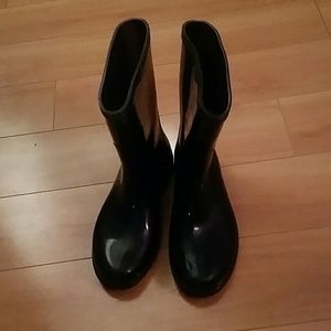 Size 9 Black Short Rain Boots