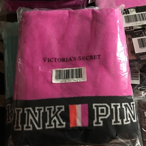 BNWT PINK Victoria's Secret dazzle cozy blanket