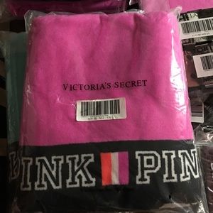 BNWT PINK Victoria's Secret dazzle cozy blanket