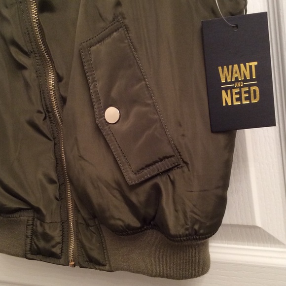 Vest in Army Green - Picture 3 of 4