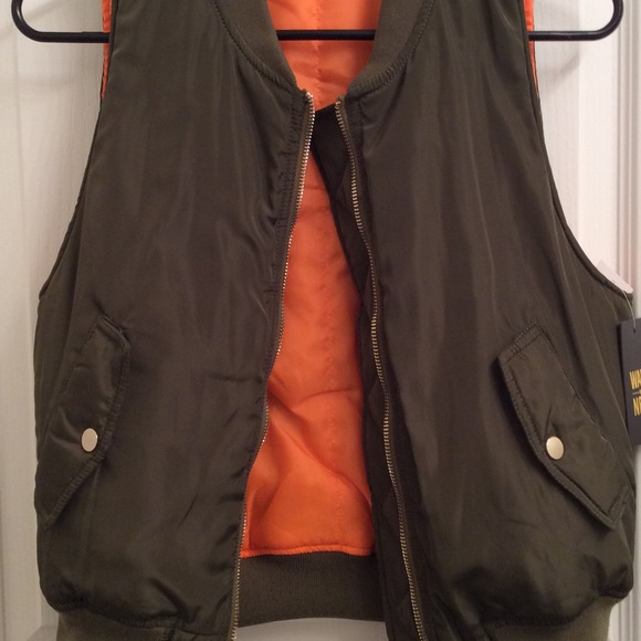 Vest in Army Green - Picture 4 of 4