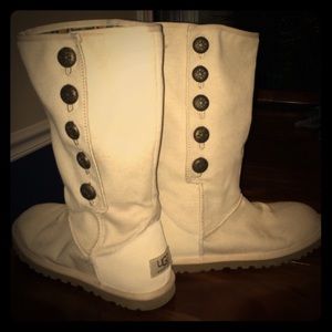 Like new! Creme canvas button UGGs