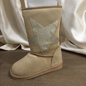 Girls boots. Never worn. Size 13. Camel.