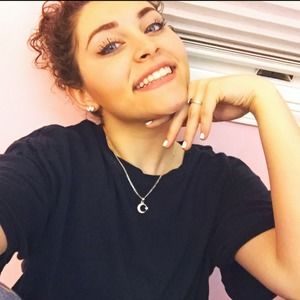 Meet your Posher, Selina