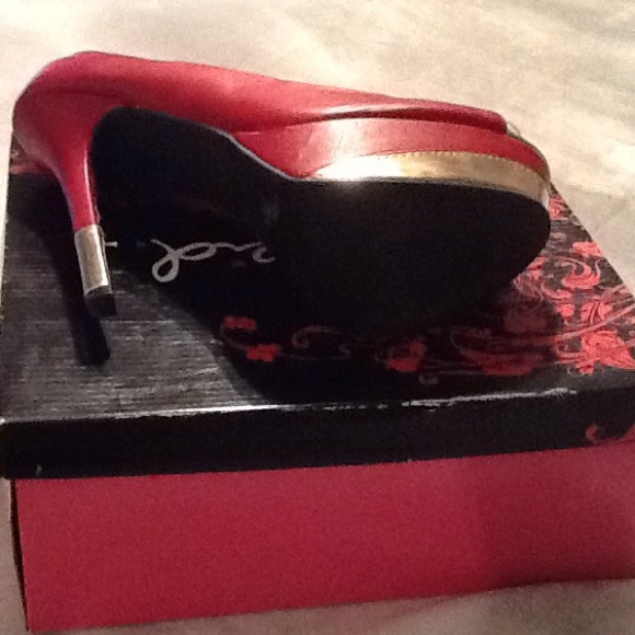 Heels - Picture 3 of 3