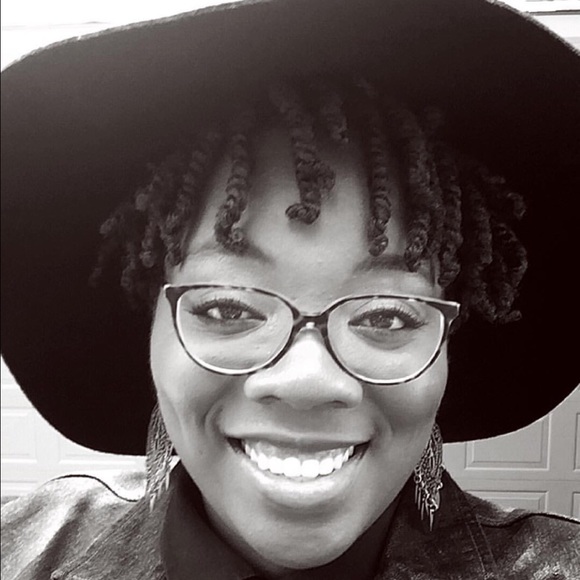 Meet your Posher, Callynn - Picture 2 of 3