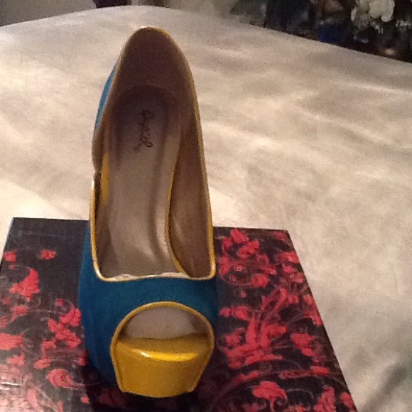 Heels - Picture 2 of 3