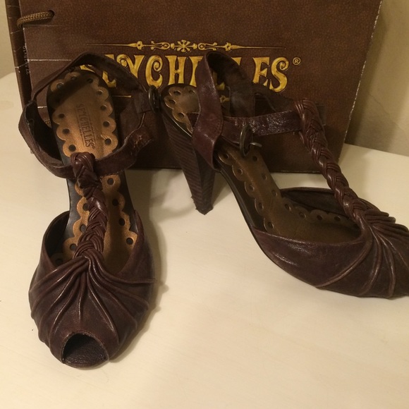 Seychelles Brown peep toe heels