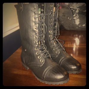 Combat boots- never worn