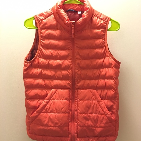 1 Winter vest (boy) + 1 winter vest (girl)