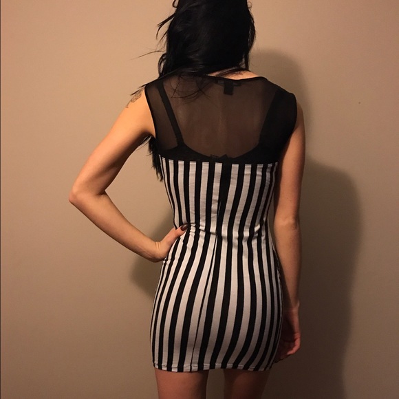 Forever 21 Bodycon Striped Dress - Picture 4 of 4