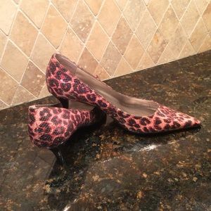 Bandolino kitten heel pump