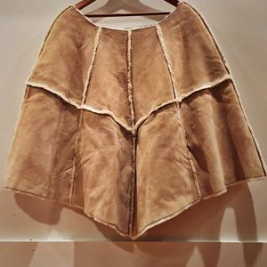 UGG Sheepskin Poncho M/L Tan/White