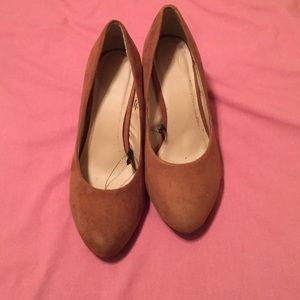 *FLASH WEEKEND DEAL* Suede heels 👠