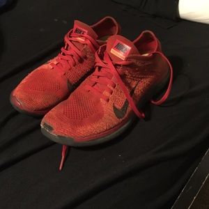Red Nike Flyknit Frees 4.0