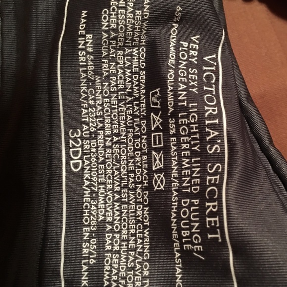 Victoria Secret very sexy plunge push up bra - Picture 2 of 2