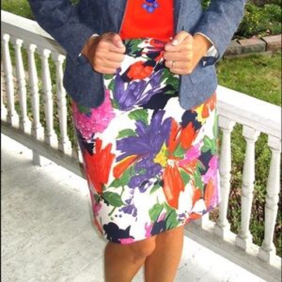 ❌SOLD!❌J.Crew/No 2 pencil skirt in garden floral - Picture 2 of 4