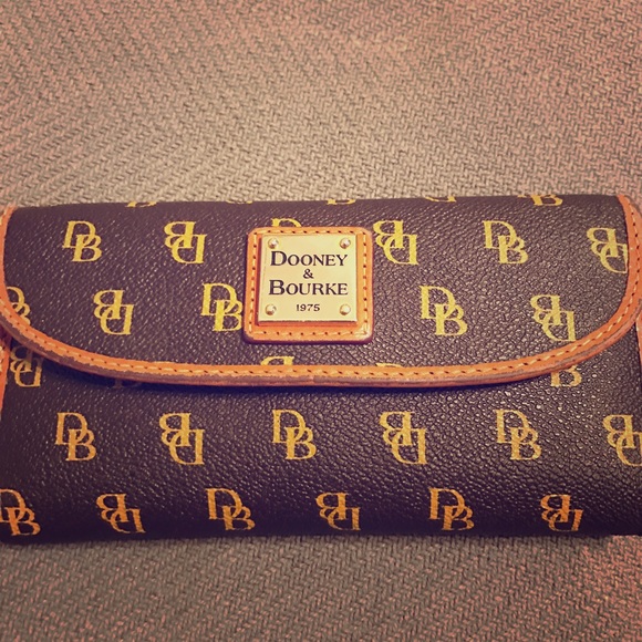Dooney & Bourke Gretta Continental Clutch