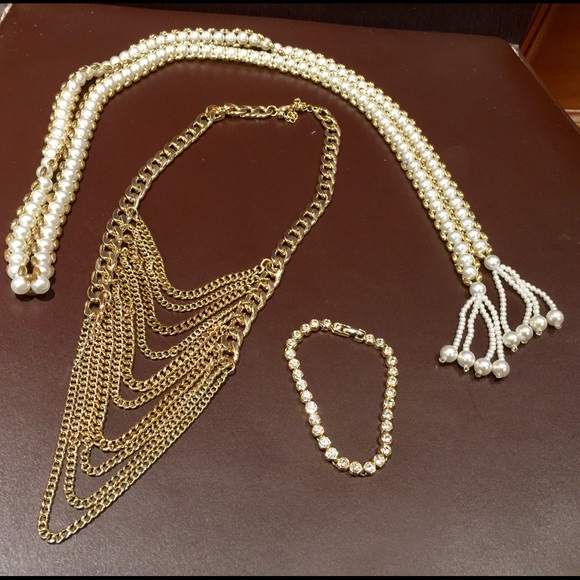 Gold tone necklace, faux pearl, and bracelet.