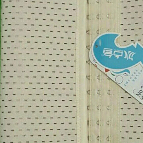 High compression 4 Steel Boned Breathe Corset - Picture 3 of 4