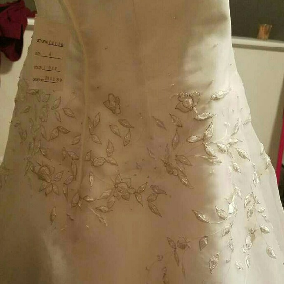 Brand new never worn wedding dress