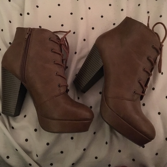 Super cute brown ankle boots