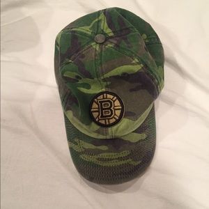 CAMO BOSTON BRUINS BASEBALL HAT