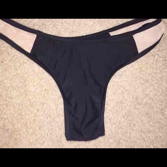 Sexy Black bikini bottoms with mesh side - Picture 3 of 3