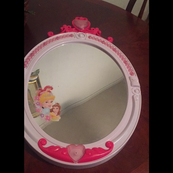 Princess items - Picture 2 of 4
