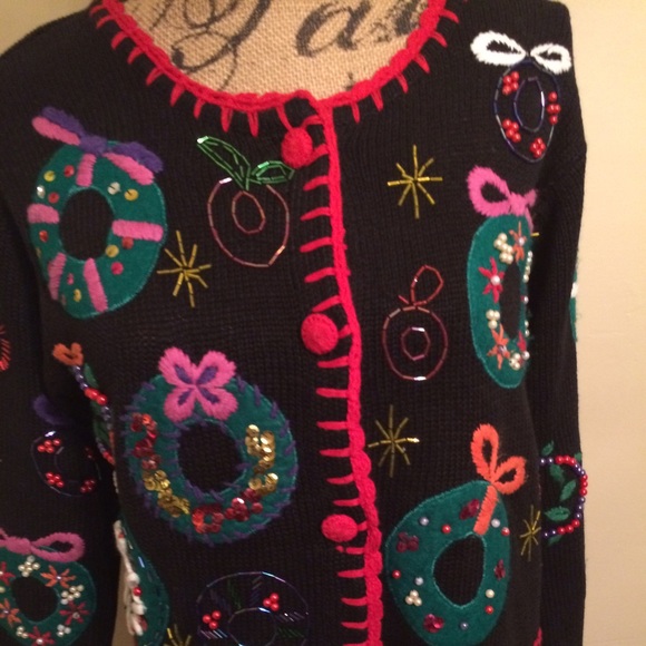 🎅Design Original Studio Holiday Sweater🎄 - Picture 2 of 3