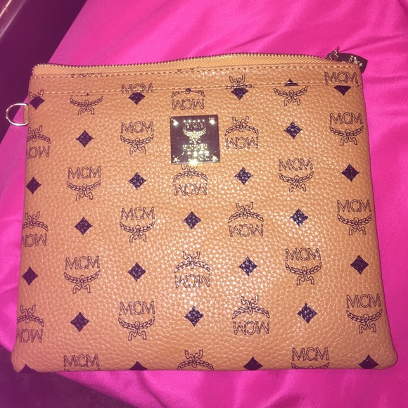 mCm pouch/ wristlet