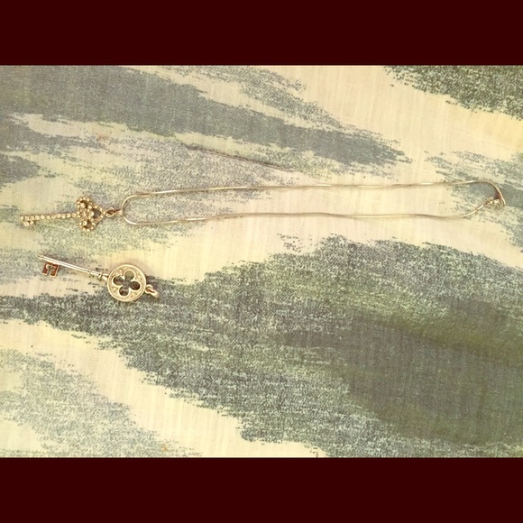 Chain necklace with interchangeable key pendant