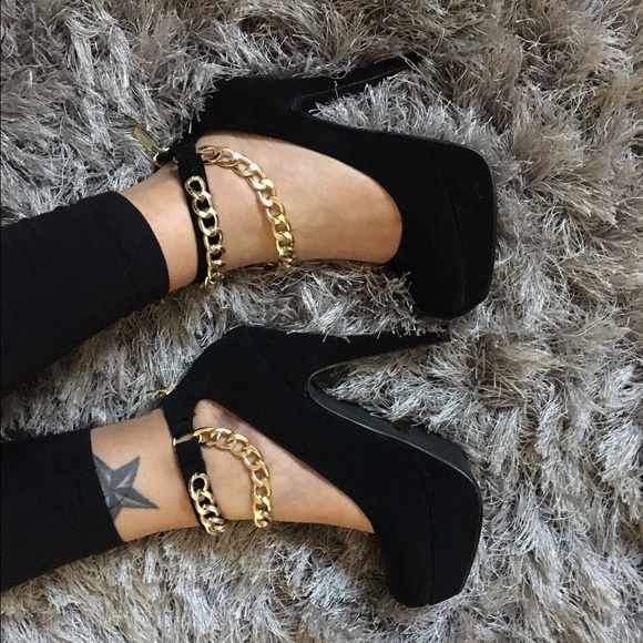 Black heels with gold chains - Picture 1 of 1