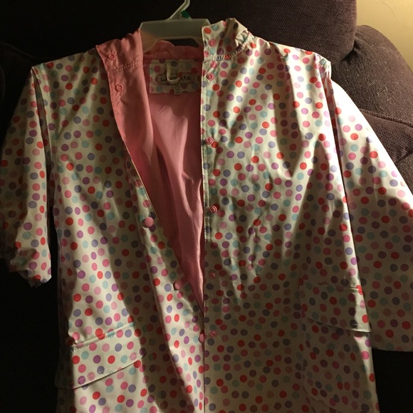 ✅ ADORABLE polka dot raincoat