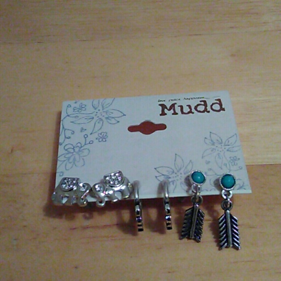 Elephant studs "lucky" trunk up