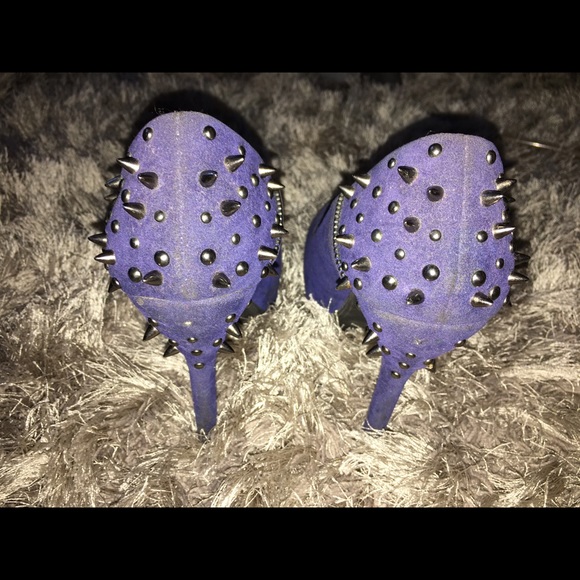 Blue heels with silver spikes - Picture 2 of 3