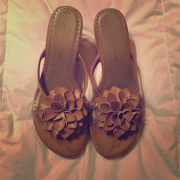 Adrienne Vittadini flip flop sandals