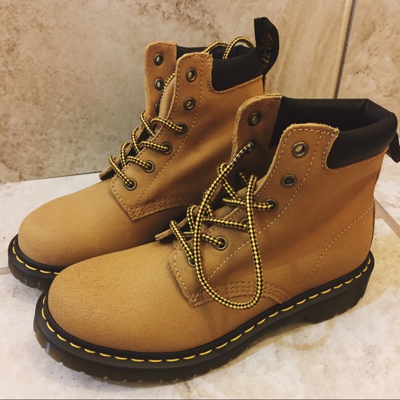 NEW Dr. Martens - Khaki Tan Color (SIZE 8) - Picture 1 of 3
