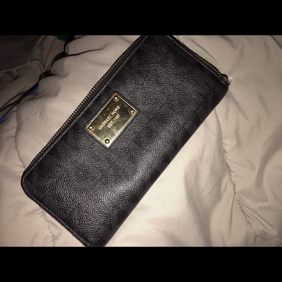Michael Kors logo wallet
