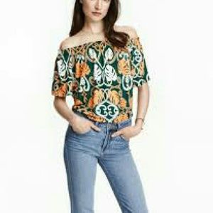 H&M Patterned off the shoulder top XS