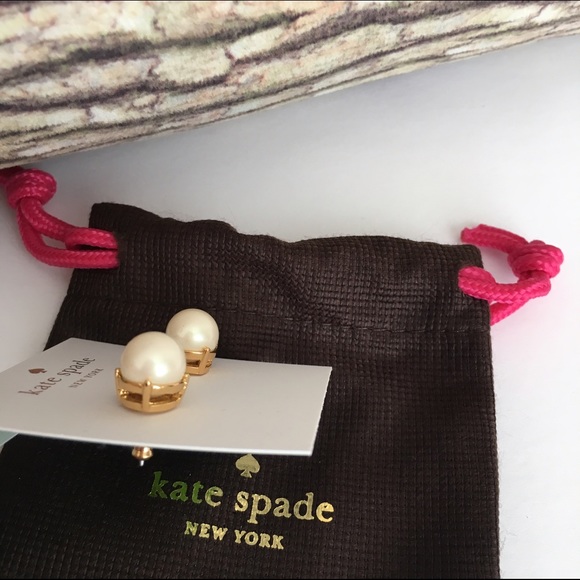 ✨Kate Spade Pearl Earrings - Picture 3 of 4