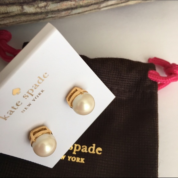 ✨Kate Spade Pearl Earrings - Picture 4 of 4