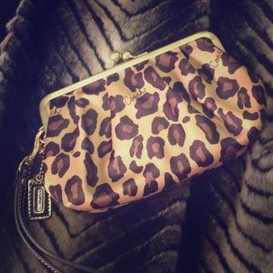 •RARE Coach Ocelot Kisslock Clutch•
