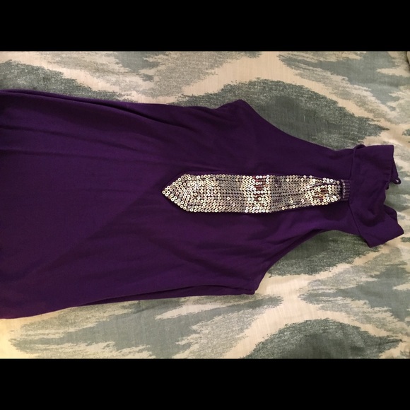 Blouse with sequin tie